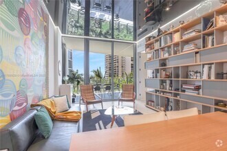Building Photo - 2831 S Bayshore Dr