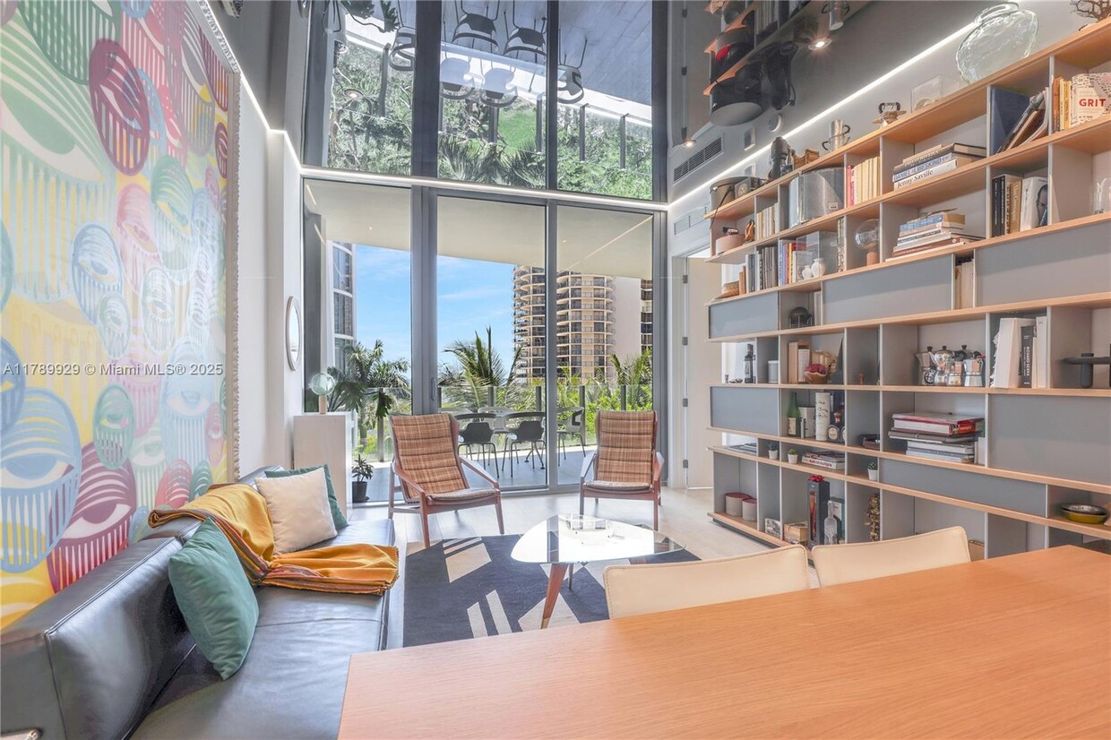 Foto principal - 2831 S Bayshore Dr