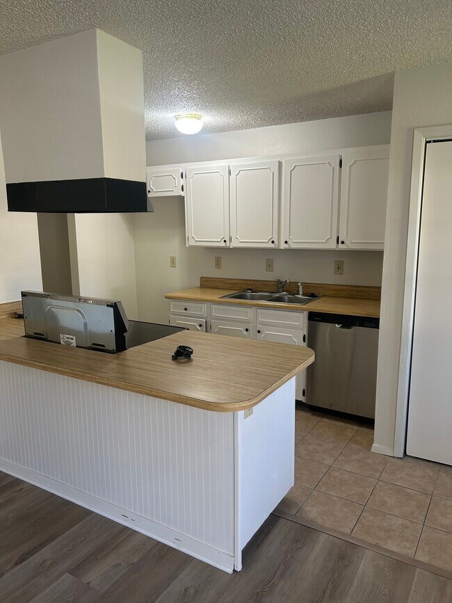 Building Photo - 420 Fox Dr