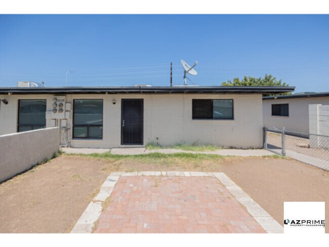 Foto del edificio - Live in Style With this Updated 2/1 Duplex...