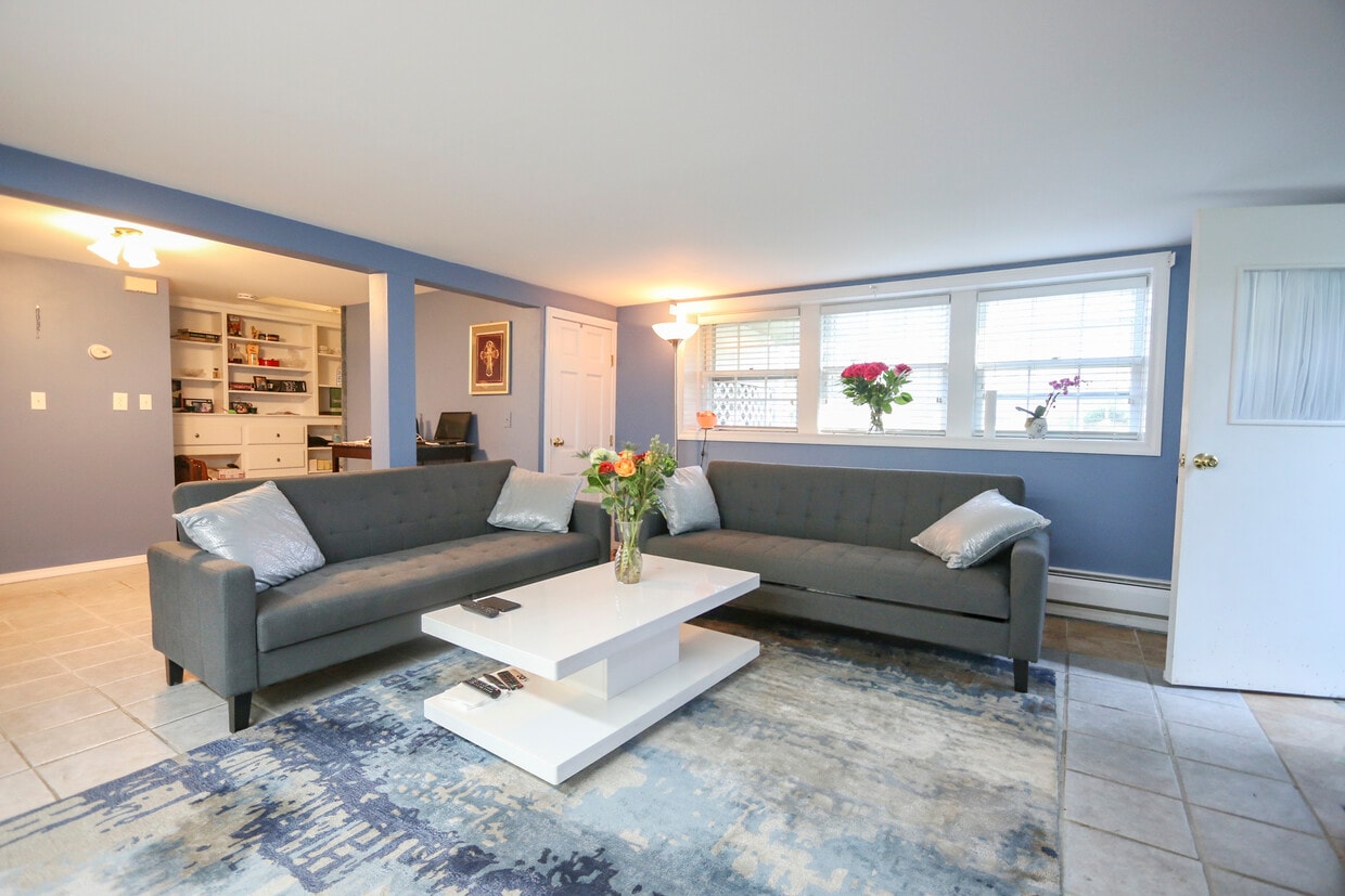 9 Nelson Rd, Burlington, MA 01803 Apartments in Burlington, MA