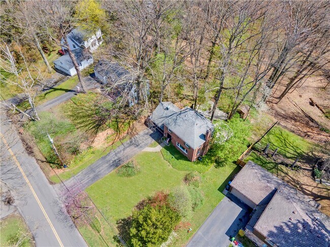 Foto del edificio - 288 Oakridge Dr