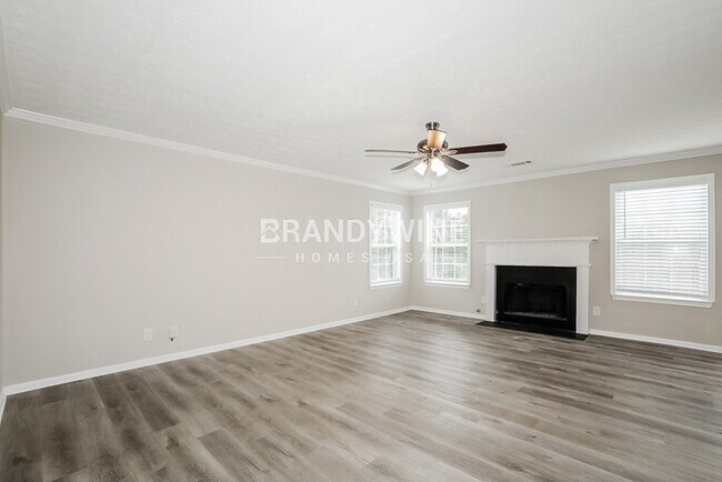 Foto del edificio - AVAILABLE NOW!