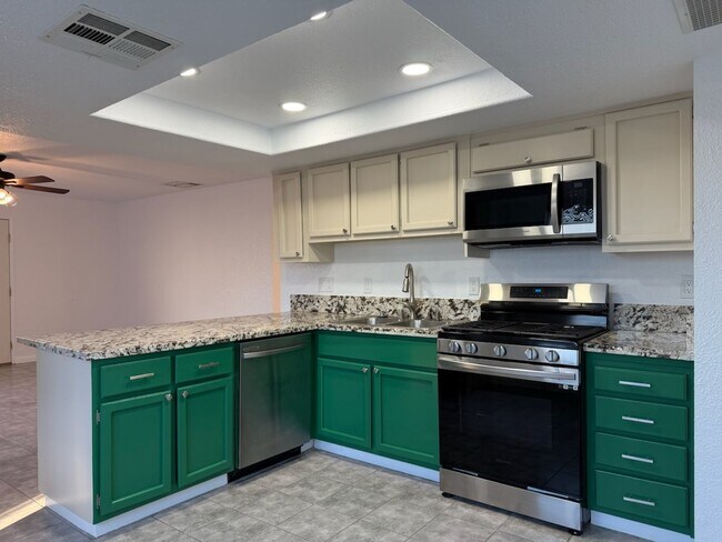 Foto del edificio - 204 W Robertson Rd