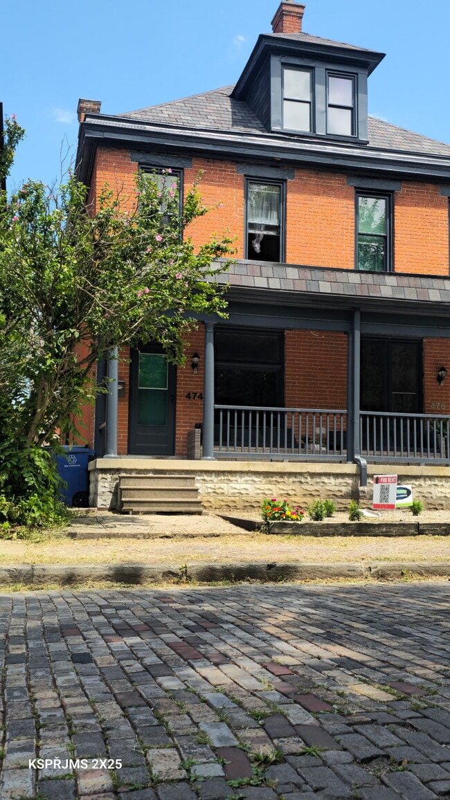 Building Photo - 474 E Sycamore St
