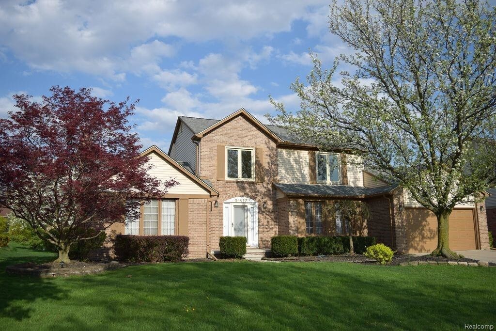 Foto principal - 24810 White Plains Dr