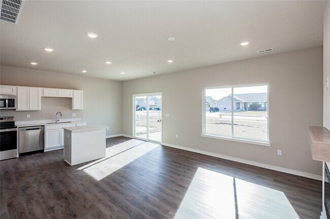 Building Photo - 6129 Tungsten Dr