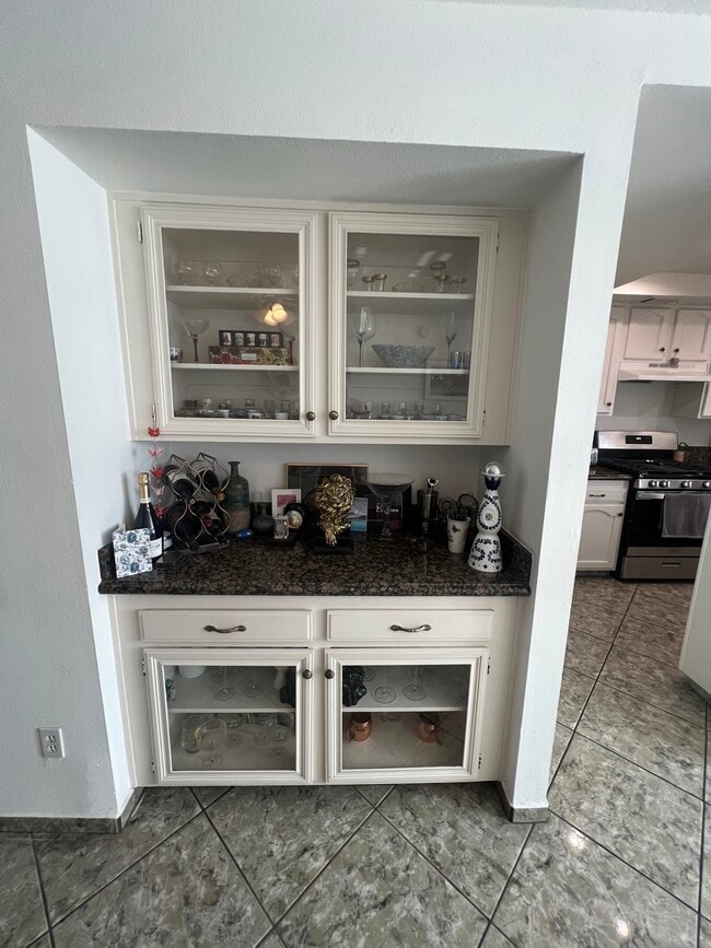 Foto del edificio - 9601 Sylmar Ave