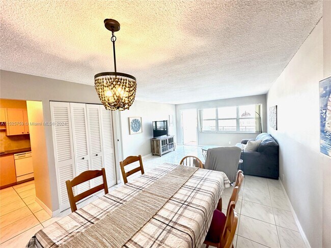 Foto del edificio - 401 Golden Isles Dr