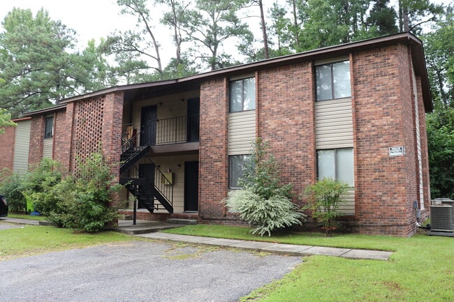 Building Photo - 1680 Horseshoe Dr