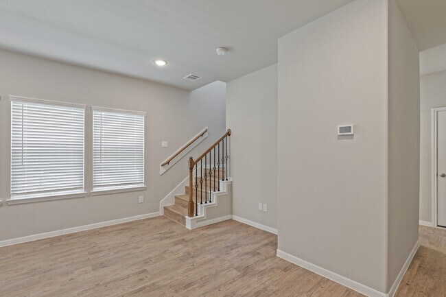 Foto del edificio - 13504 Axel Ln