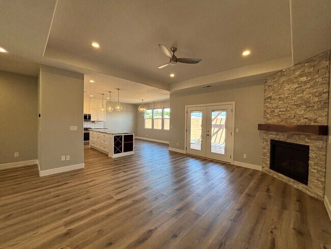 Foto del edificio - ADORABLE HOUSE FOR RENT IN HURRICANE