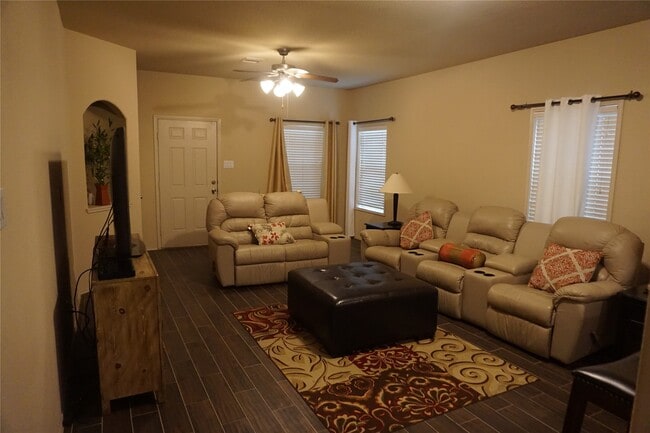 Foto del edificio - 22007 Silverfield Park Ln