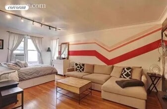 Building Photo - 305 W 52nd St