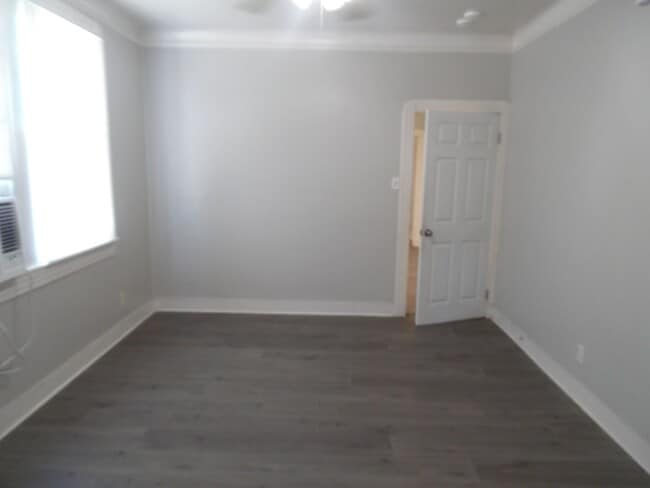 Building Photo - N261