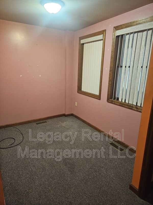 Building Photo - 341 W 20th St