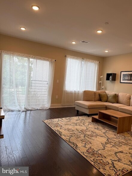 Building Photo - 1651 E Eyre St