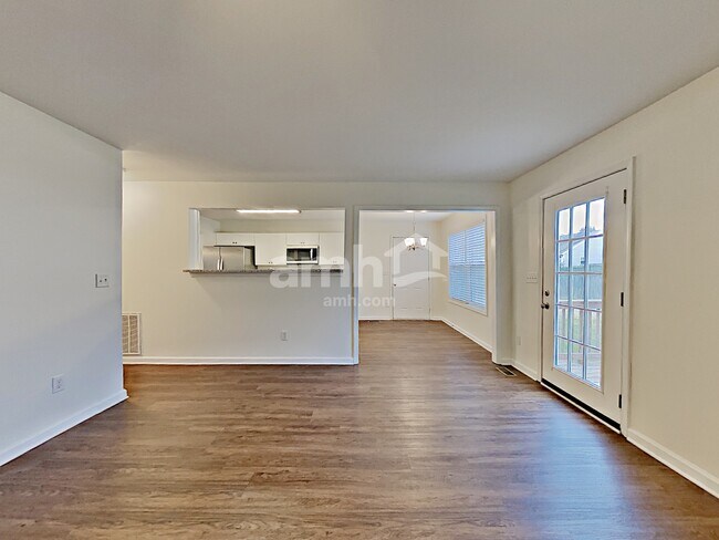 Foto del edificio - 204 Bates Ct