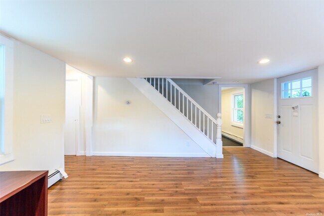 Building Photo - 302 Pine Hollow Rd
