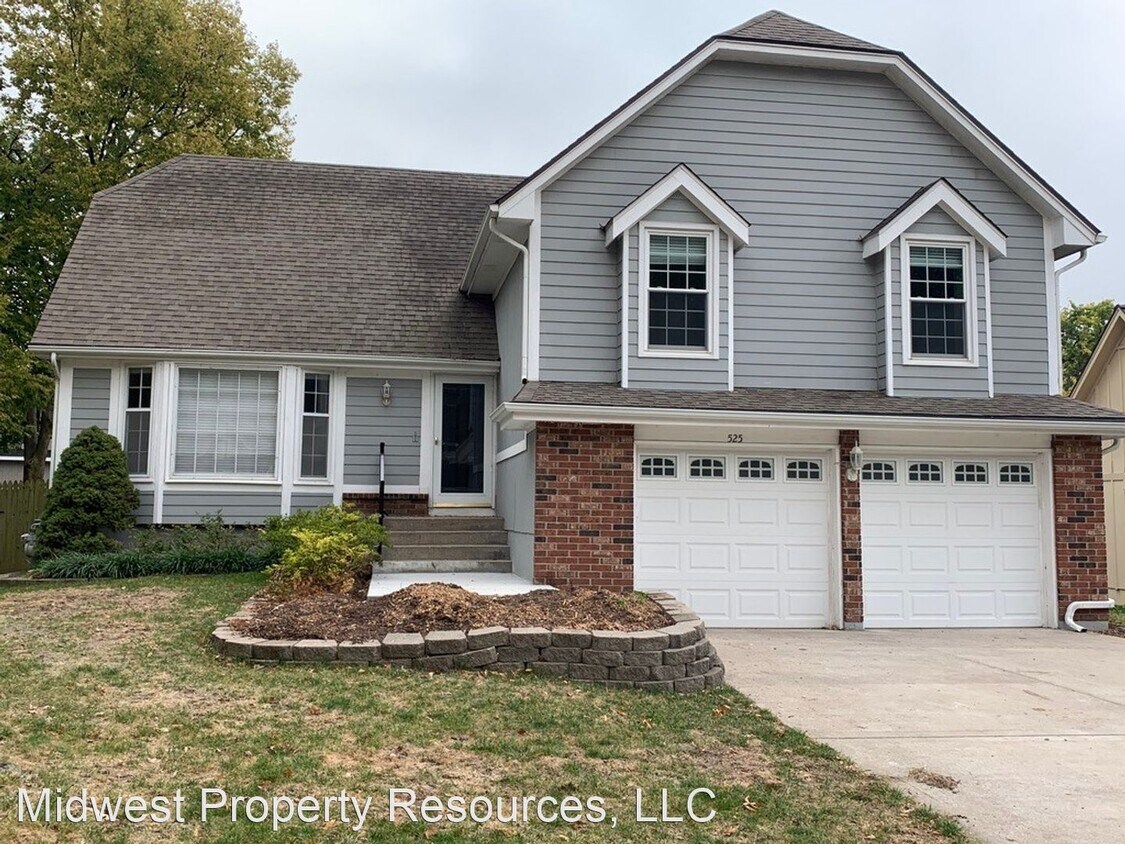 Primary Photo - 4 br, 2.5 bath House - 525 SE Brentwood Dr.