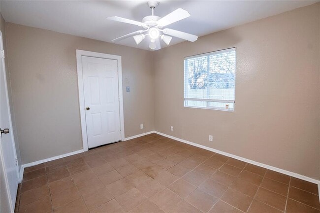 Building Photo - 10309 Brownie Dr