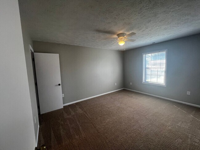 Building Photo - 1409-D Ireland Drive (no pets)