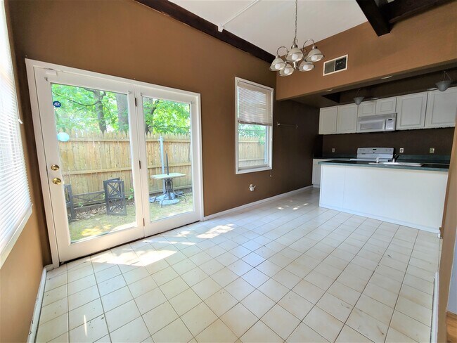 Kitchen - 171 Waterman St