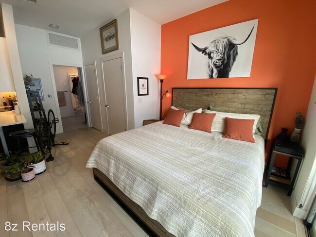Building Photo - Studio, 1 bath House - 2530 Lawrence St  #104