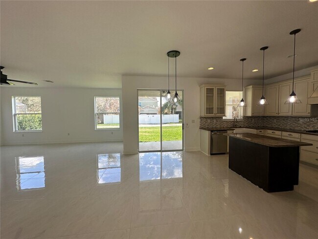 Foto del edificio - 7738 Summerlake Pointe Boulevard