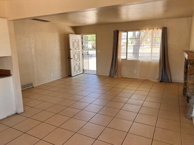 Building Photo - 1010 S Lehigh Dr