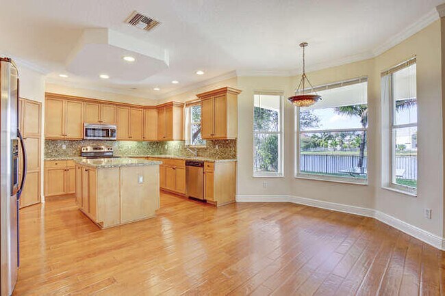 Building Photo - 9011 Alexandra Cir