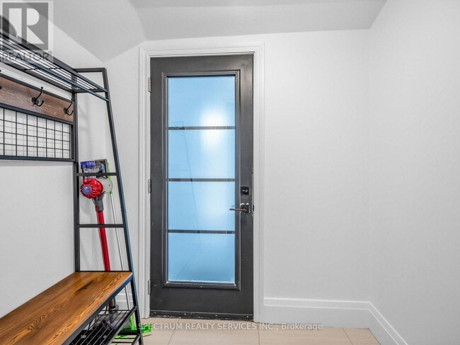 Building Photo - 29 Raglan Ave