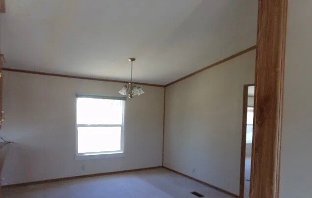 Building Photo - 611 Willow Ln
