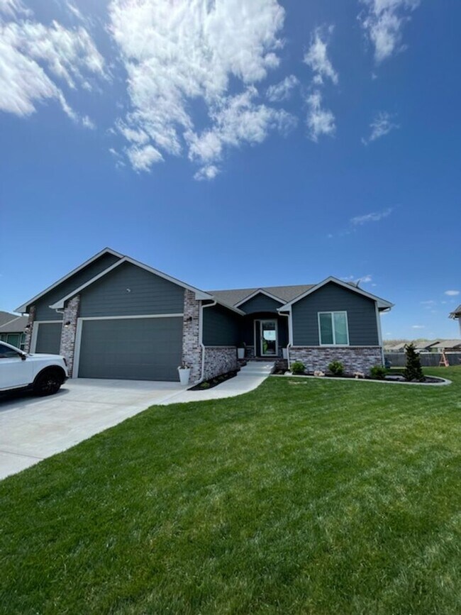 Foto del edificio - 5 Bedroom , 3 Bath Home Built in 2020 - Derby