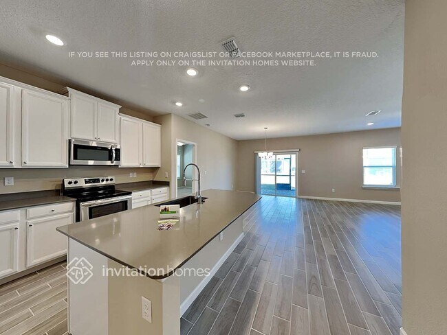 Foto del edificio - 6779 Falls Chase Ln