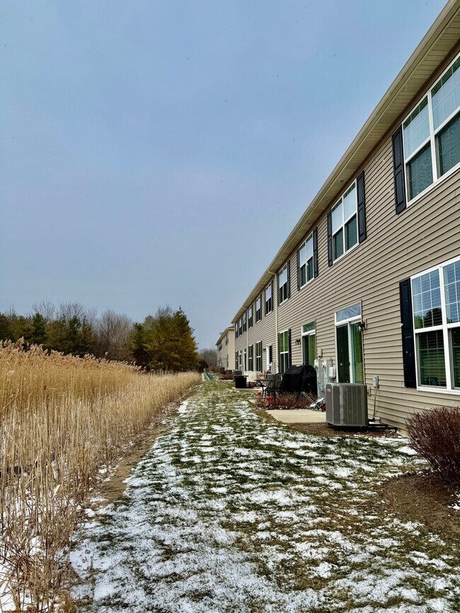 Foto del edificio - 544 Silverton Dr