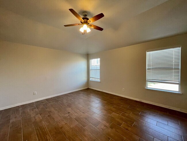 Building Photo - Gorgeous 4-bedroom home!