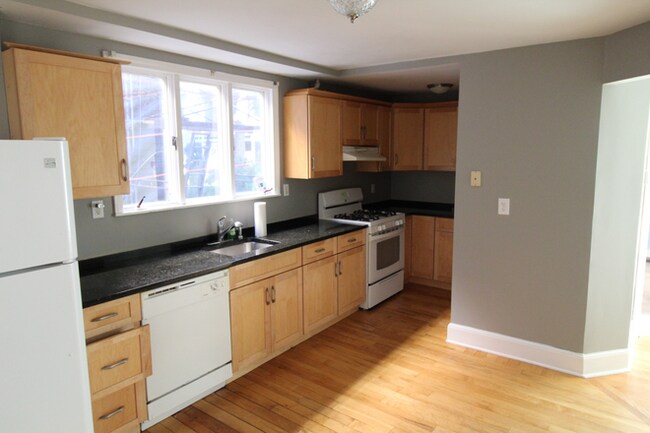 Building Photo - 3.0 bedroom in Cambridge Massachusetts 02139