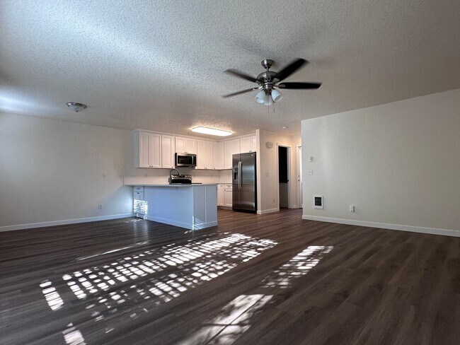 Foto del edificio - 715 NE Roberts Ave