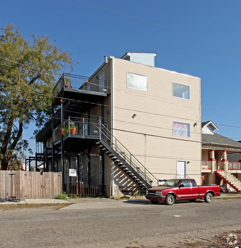 Primary Photo - 1633-1655 N Roman St