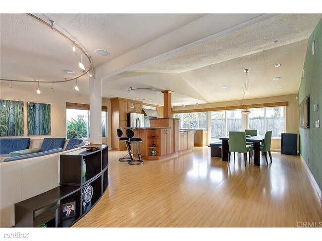 Building Photo - 2 br, 2 bath House - 2230 W Hemlock Way