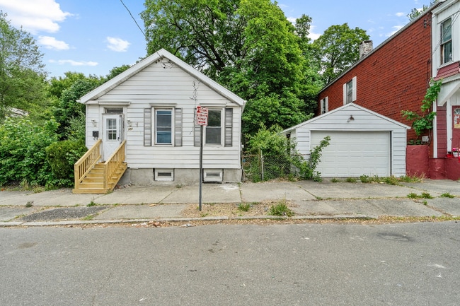 Building Photo - 372 9th St