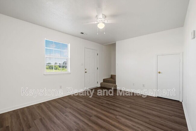 Foto del edificio - 1375 Thompsonville Ln