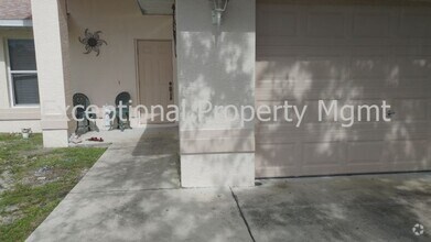 Building Photo - 647 SE 13th Pl