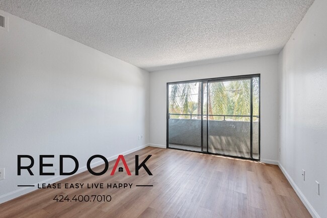 Foto del edificio - 11817 Victory Blvd