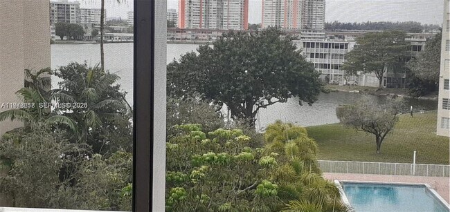 Foto del edificio - 1750 NE 191st St