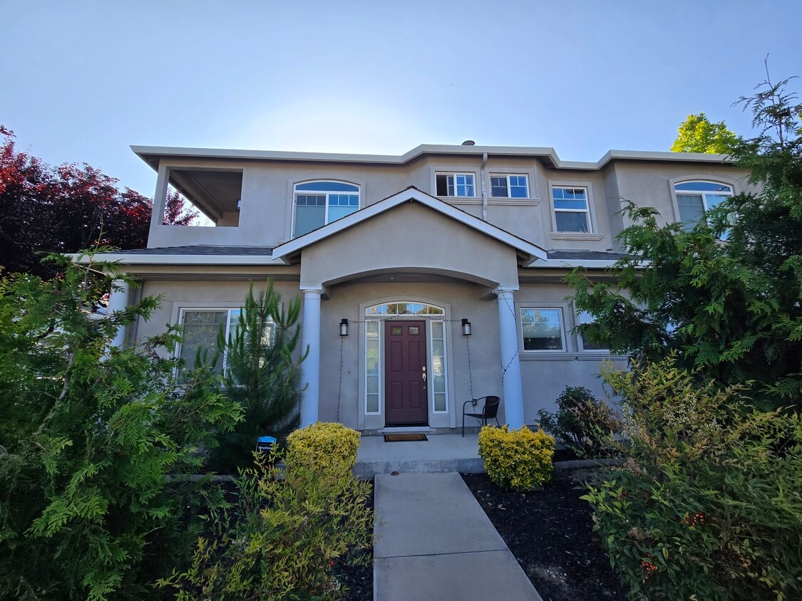 Foto principal - 3697 Sunshine Pl