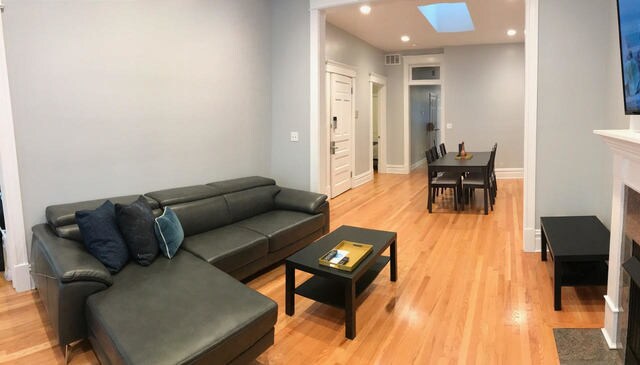 Foto del edificio - 3441 N Sheffield Ave