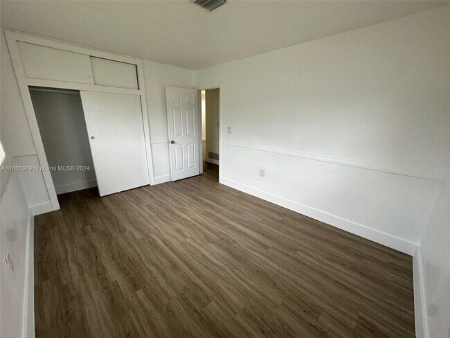 Building Photo - 735 NW 178th Terrace