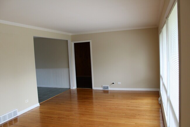 Building Photo - 433 S Adams St